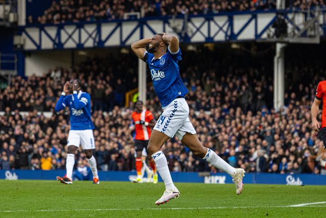 Leicester de Ricardo Pereira apura-se e Beto assiste na eliminação do Everton da FA Cup
