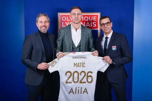 Mercado (oficial): Matic é reforço do Lyon