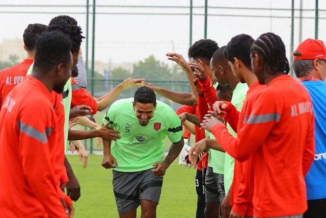 Lucas Veríssimo não escapa aos ‘calduços’ no primeiro treino no Catar (fotogaleria)