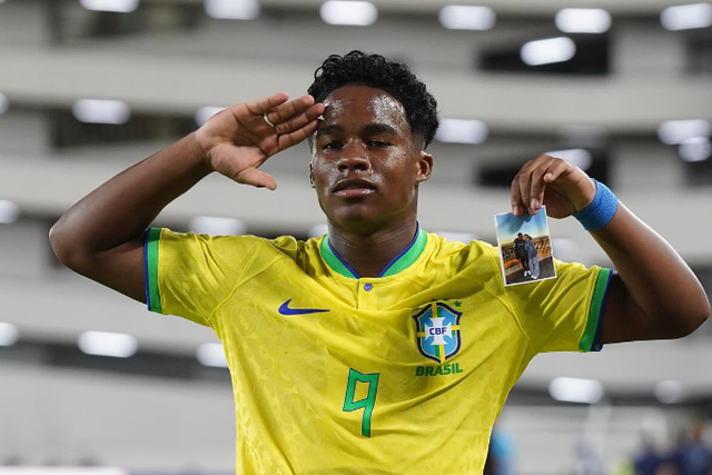 Endrick marca, festeja à Bellingham e mostra foto com namorada… em Madrid