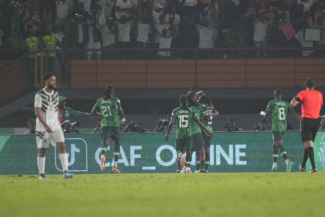 Nigéria de Peseiro afasta Camarões e marca duelo com Angola