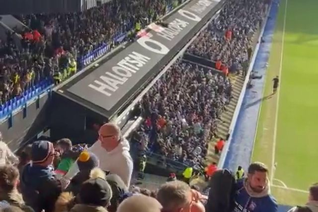 Adepto cai da bancada na Taça de Inglaterra