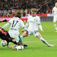 Borussia de Weigl mostra sinal STOP a Grimaldo e ao Bayer Leverkusen