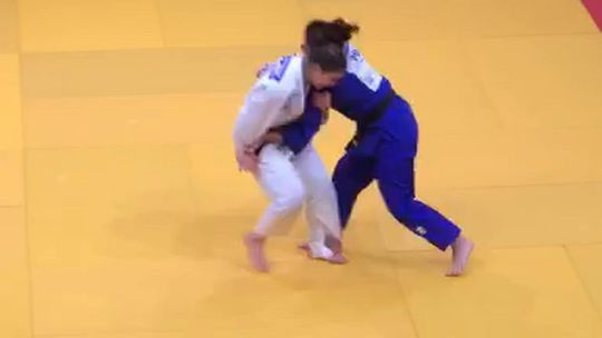 Bárbara Timo sofre wazari no combate pelo bronze