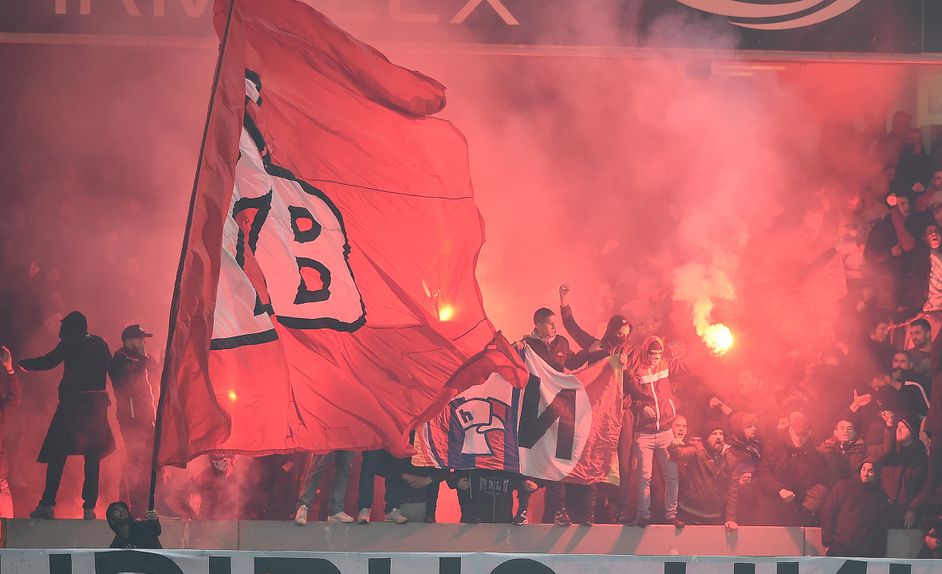 No Name Boys, claque do Benfica, no apoio a um jogo do Benfica