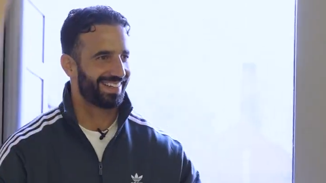 Ruben Amorim visita uma escola primária