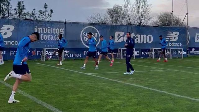 Plantel do FC Porto já treina às ordens de Martín Anselmi (vídeo)