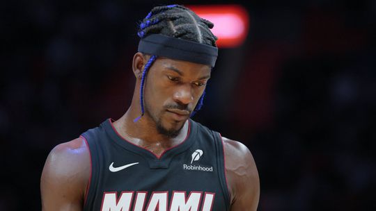 Jimmy Butler suspenso pelos Heat por tempo indeterminado 