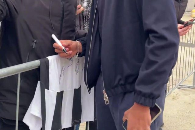 Renato Veiga posa para a foto com adepto