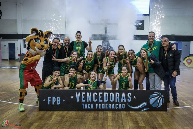 Equipa feminina do Esgueira: 'Bicudas' e de mente forte