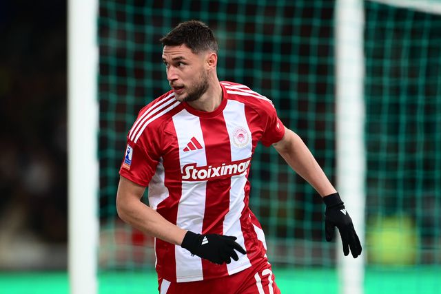 Roman Yaremchuk com a camisola do Olympiakos