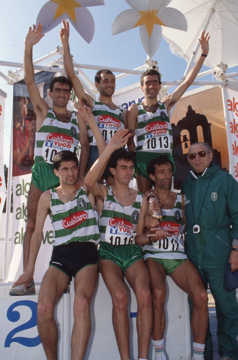 Equipa do Sporting que ganhou a Taca dos Campeões Europeus de Corta Mato, realizado nas Açoteias, no Algarve, a 4 de fevereiro de 1990 - Foto: ASF/NUNO FERRARI