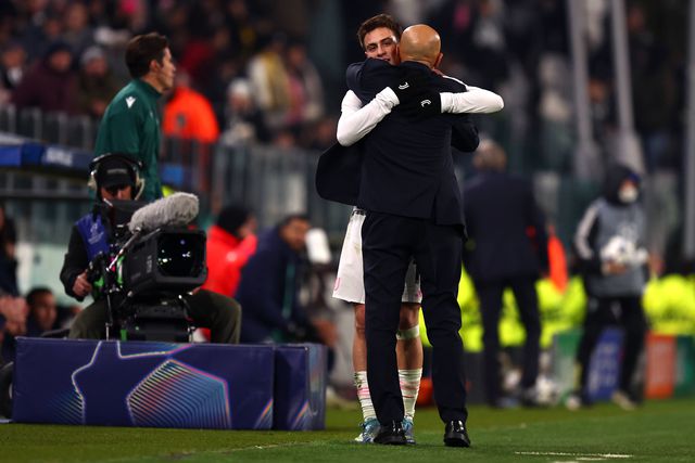 Yildiz e Spalletti abraçados