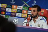 Álvaro Arbeloa passou metade da conferência de Imprensa a falar de Mourinho — Foto: Miguel Nunes