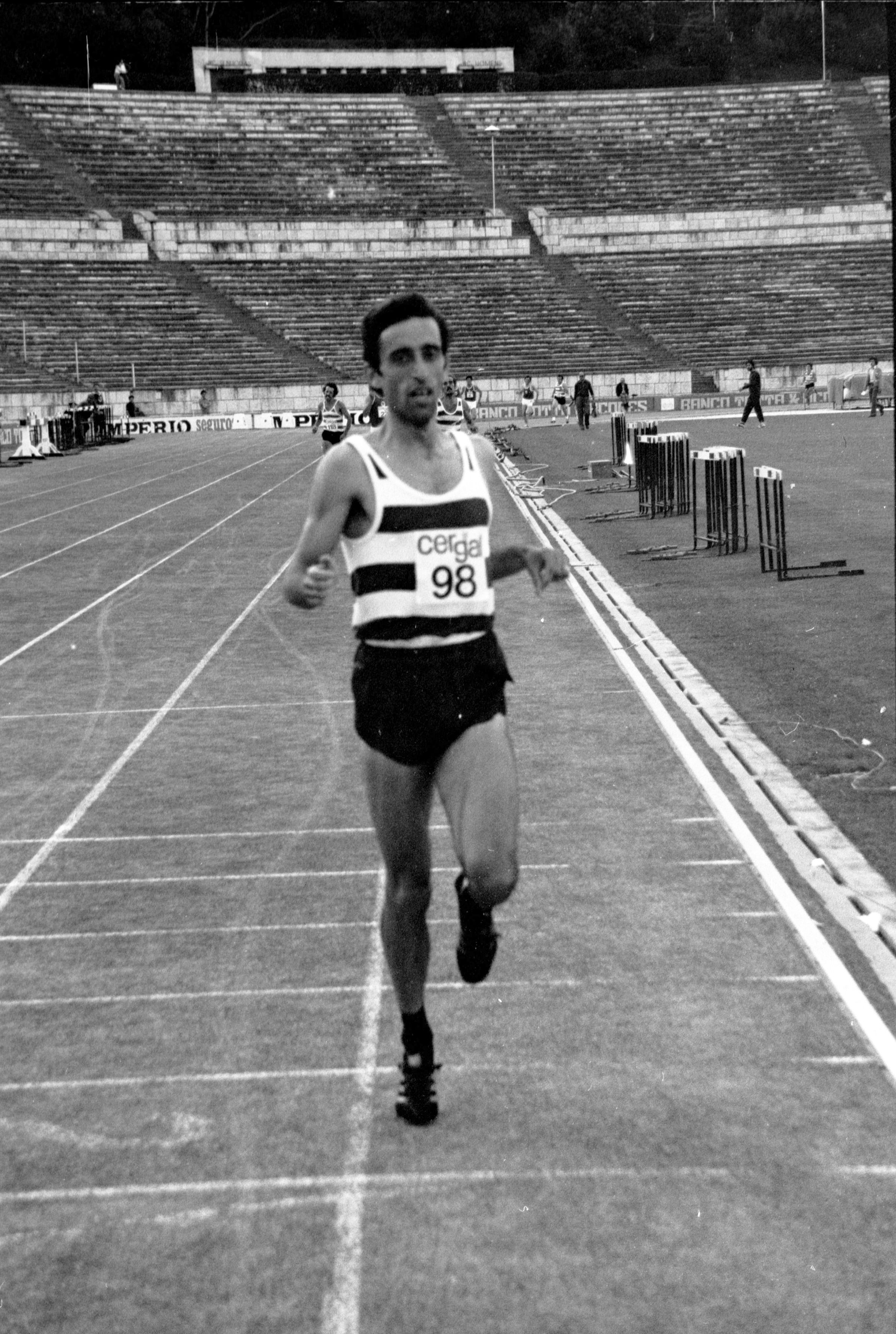 Fernando Mamede no Campeonato Regional de Atletismo, disputado no Estádio Nacional, em Lisboa. Foto datada de Junho de 1974 - Foto: ASF/PRESS PHOTO AGENCY