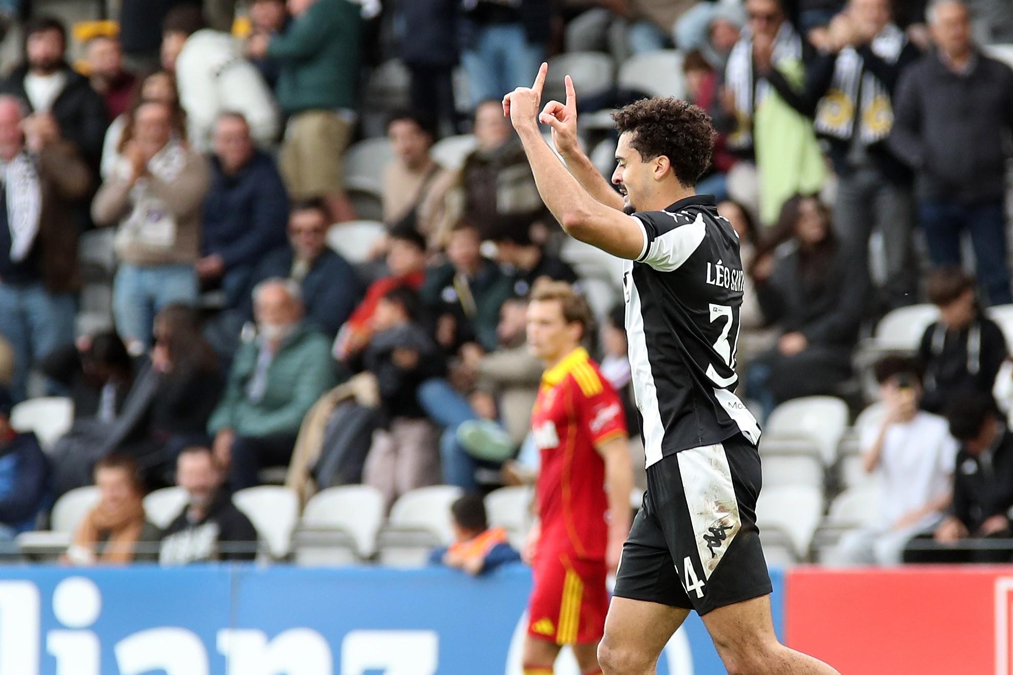 Léo Santos, defesa central do Nacional. -Foto: HOMEM DE GOUVEIA/LUSA
