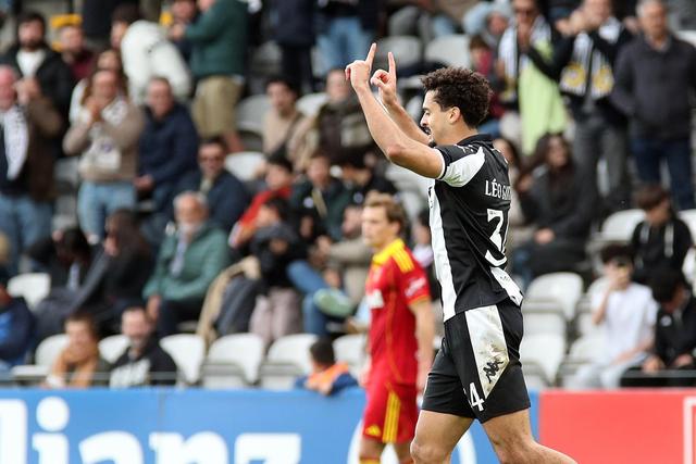 Léo Santos, defesa central do Nacional. -Foto: HOMEM DE GOUVEIA/LUSA