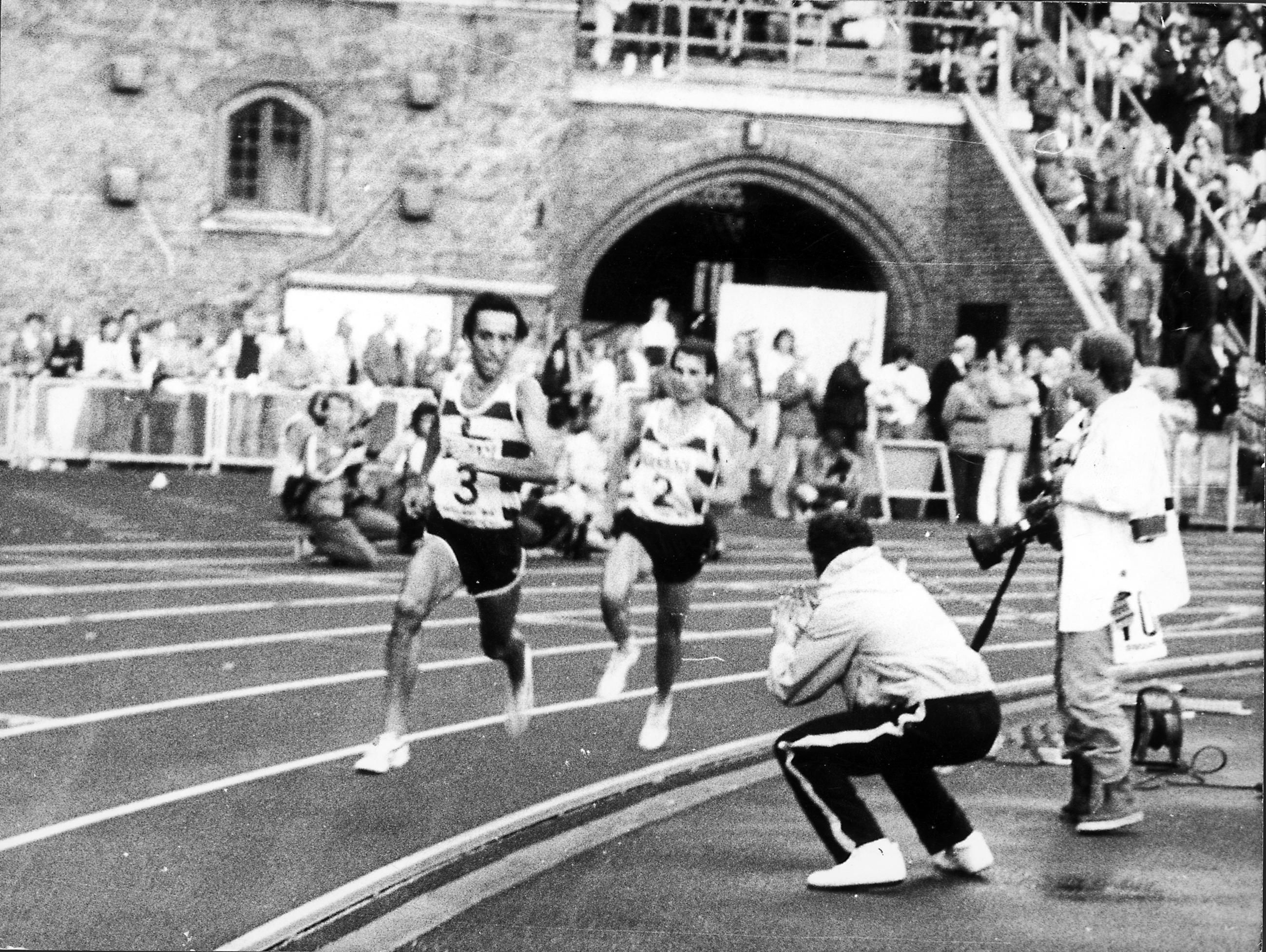 Fernando Mamede bateu o recorde do Mundo em Estocolmo. Carlos Lopes classificou-se em segundo lugar, em fotografia datada de quarta-feira, dia 4 de Julho de 1984 - Foto: ASF/PRESS PHOTO AGENCY