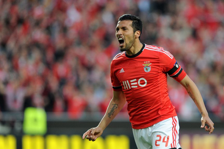 Garay com a camisola do Benfica