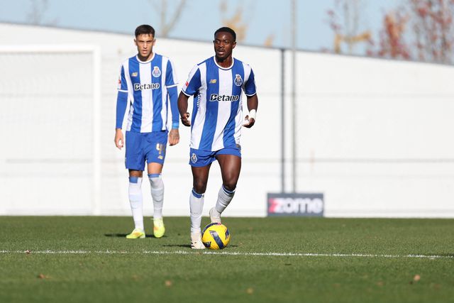 Mercado FC Porto: Konyaspor continua em cima de médio da equipa B