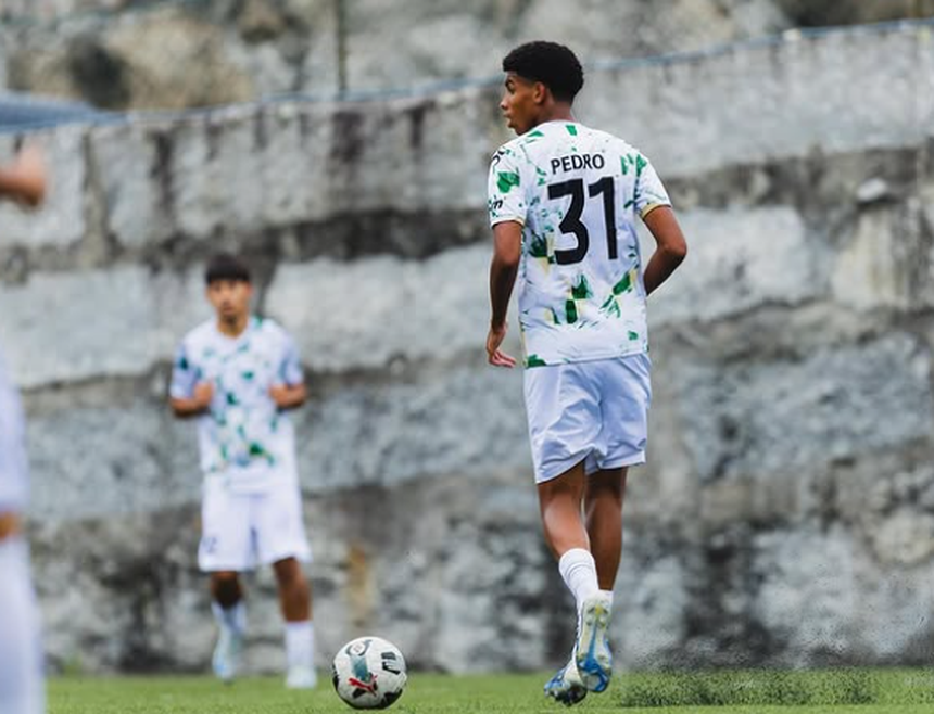 Vasco Botelho da Costa avalia Pedro Jesus, central dos sub-19 - Foto: D. R.