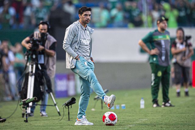 Palmeiras defende Abel: «É lastimável»