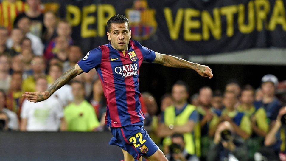 Barcelona retira Dani Alves da lista de lendas após condenação