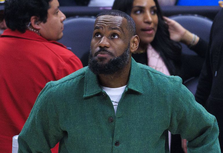 LeBron James acusado de doping