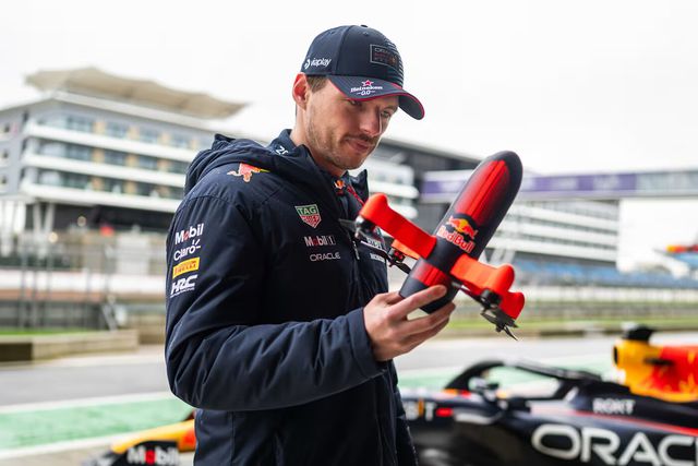 VÍDEO: o drone que acompanha um carro da Fórmula 1 a 350km/h