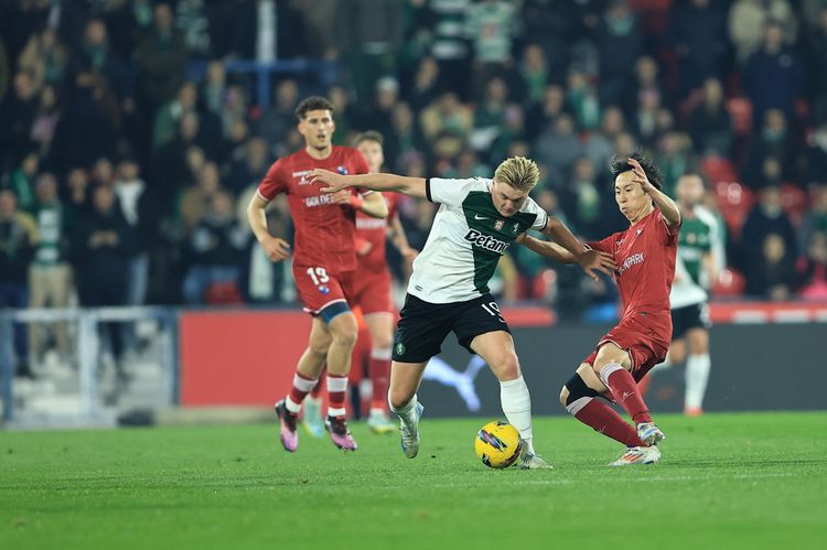 Harder com Fujimoto Gil Vicente-Sporting, dos quartos de final da Taça de Portugal (Foto: Grafislab)
