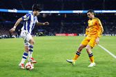 Kubo e Ceballos em duelo durante o encontro entre Real Sociedad e Real Madrid