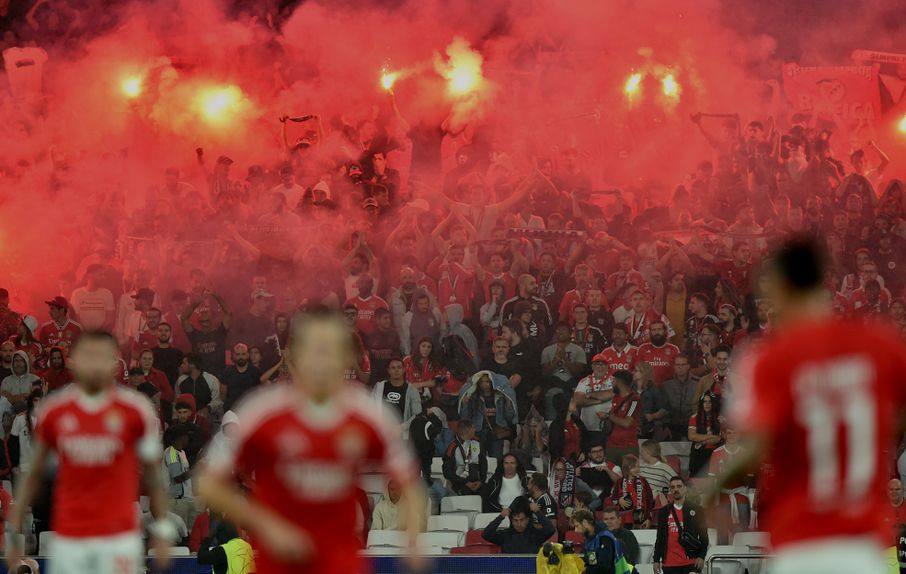 Deflagração de engenhos pirotécnicos continua a custar caro ao Benfica
