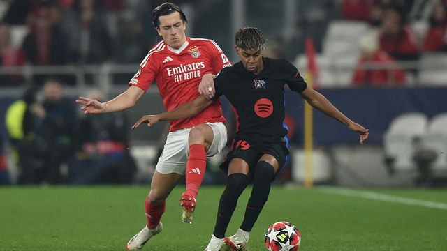 Carreras discute a bola com Yamal