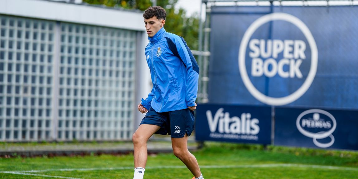 Tomás Pérez em ação no Olival (Foto: FC Porto)
