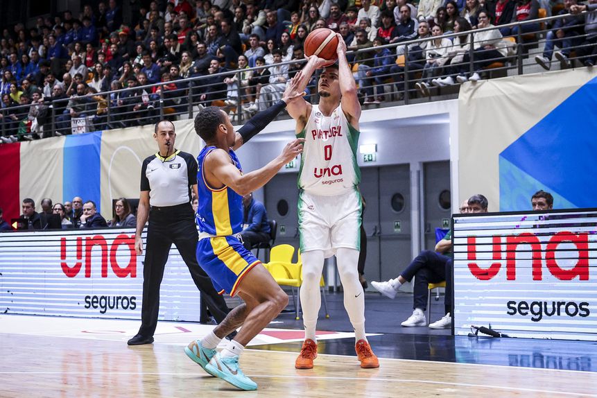 Diogo Brito este sensacional ao concretizar 8 triplos em 12 tentativas         Fotografia FIBA