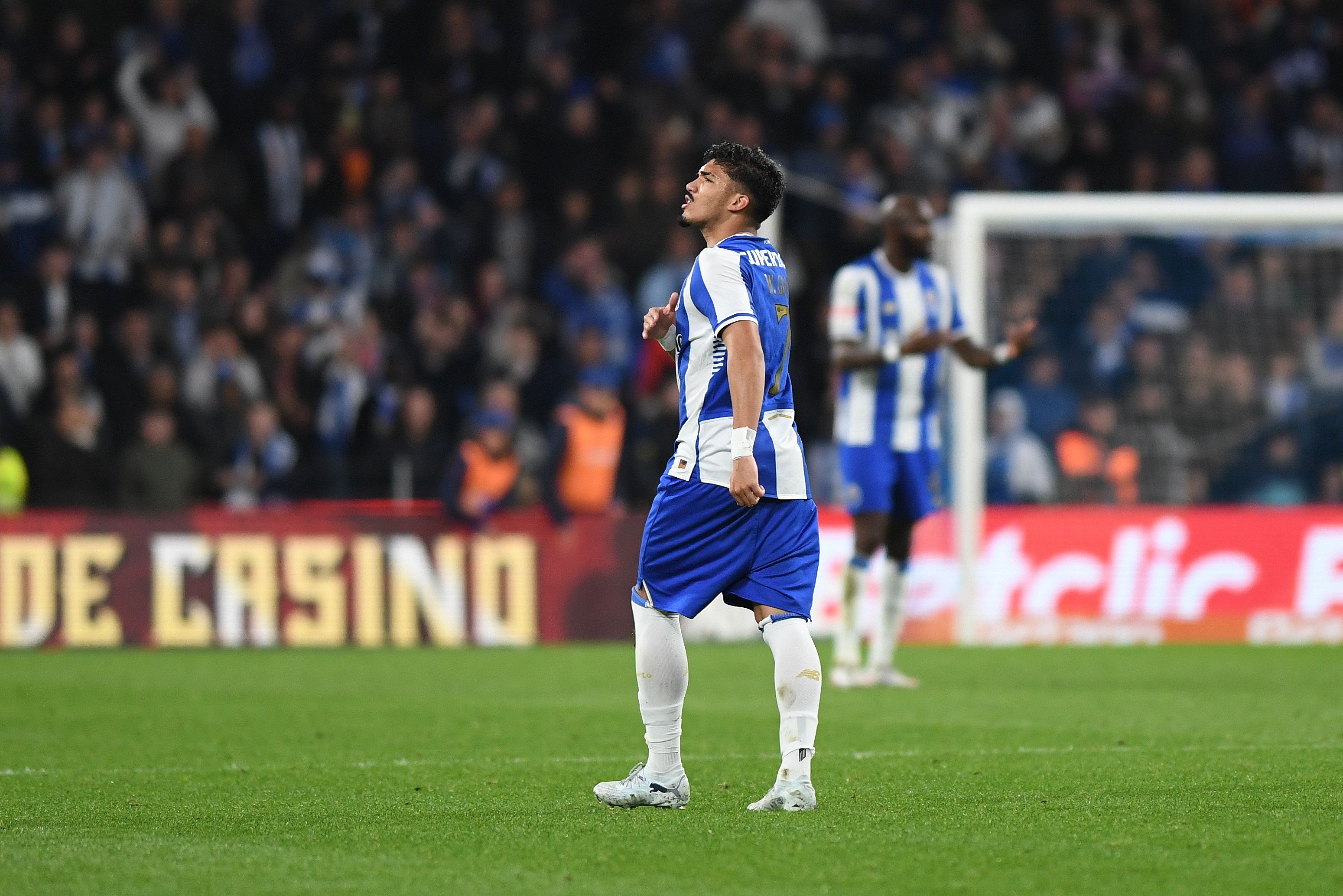 William Gomes festeja golo no FC Porto-Arouca — Foto: Rogério Ferreira/KAPTA+