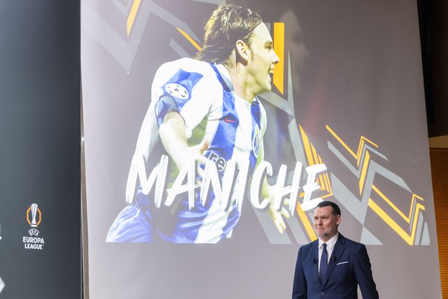 Maniche no sorteio da Liga Europa - Foto: EPA/MARTIAL TREZZINI