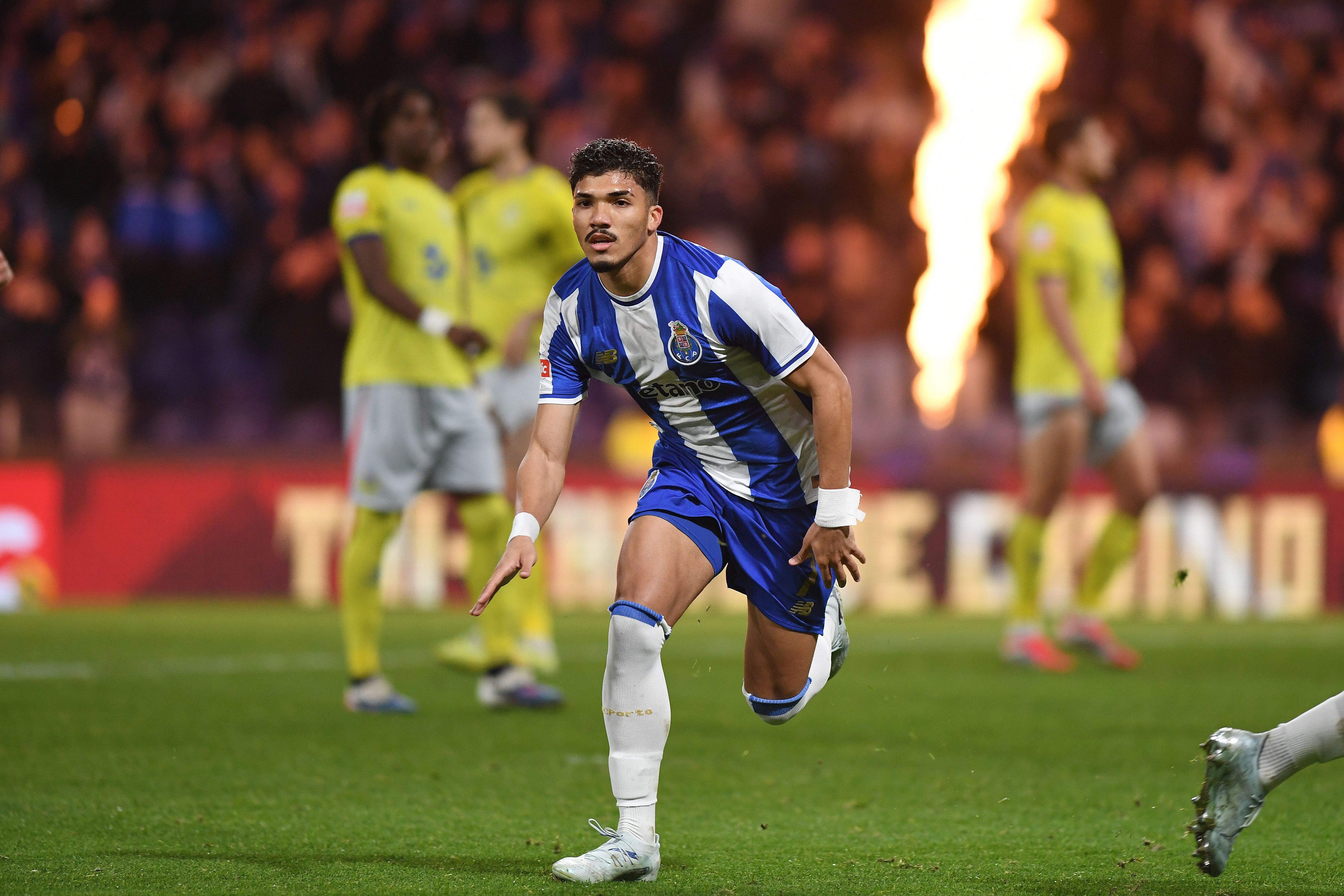 William Gomes festeja golo no FC Porto-Arouca — Foto: Rogério Ferreira/KAPTA+