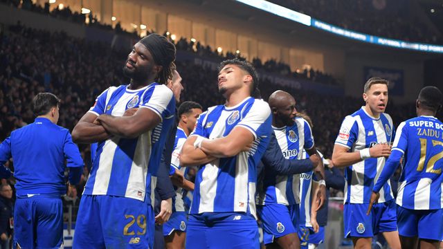 Moffi e William Gomes festejam golo no FC Porto-Arouca