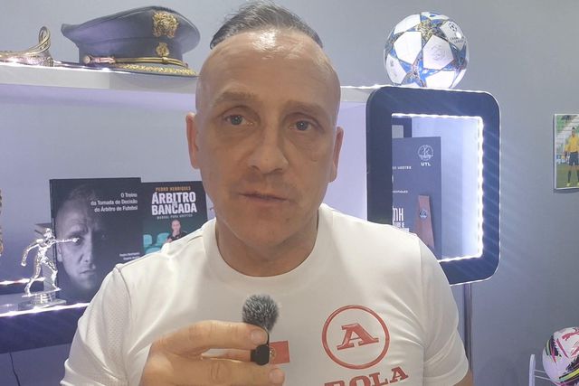 «Não há infração, merecia intervenção do VAR para anular o penálti»