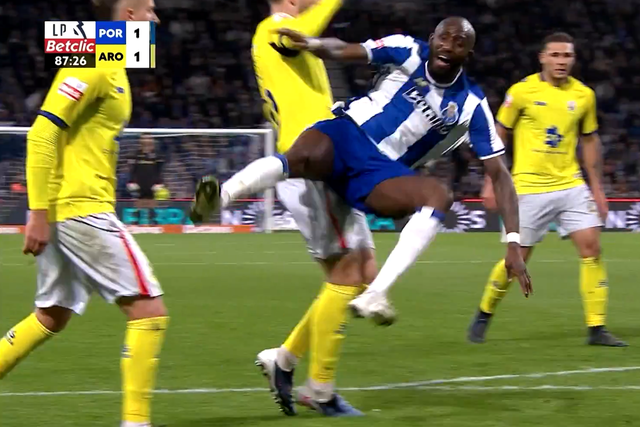 Benfica critica «penálti inexistente» e ataca «vitória mentirosa» do FC Porto