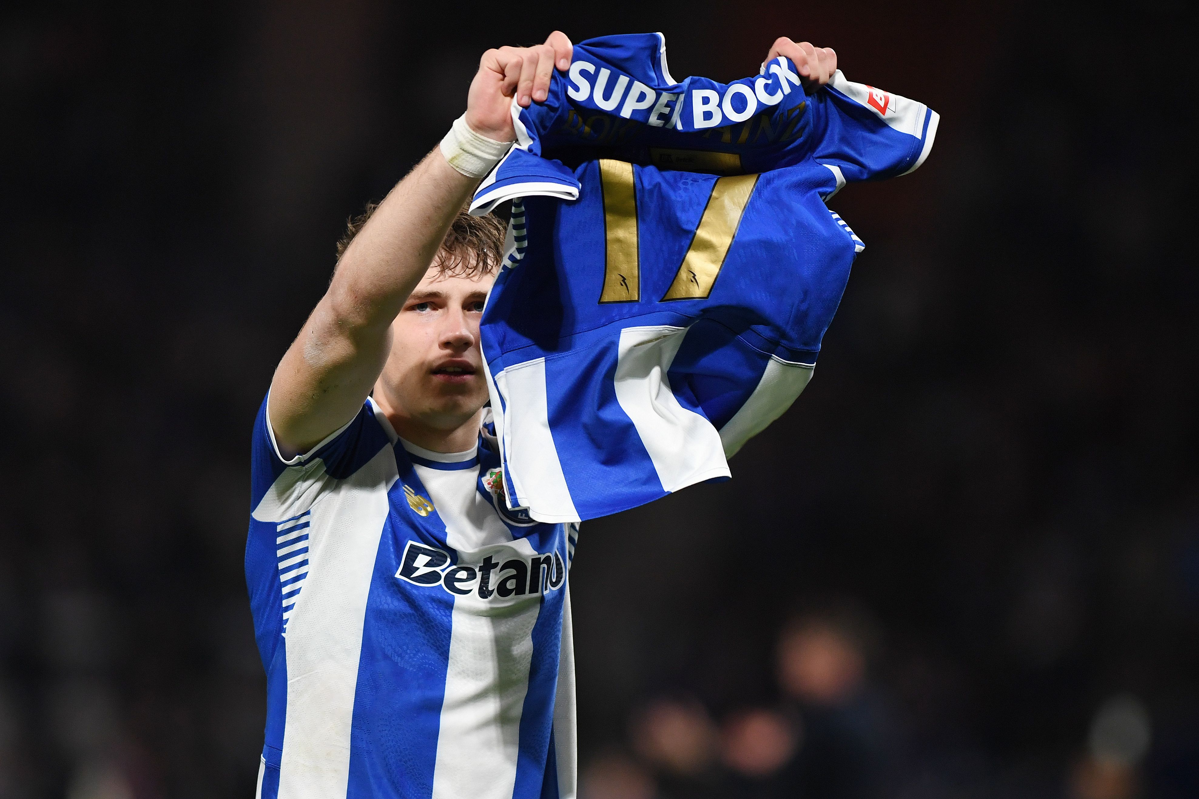 Pietuszewski dedica golo a Borja Sainz no FC Porto-Arouca — Foto: Rogério Ferreira/KAPTA+