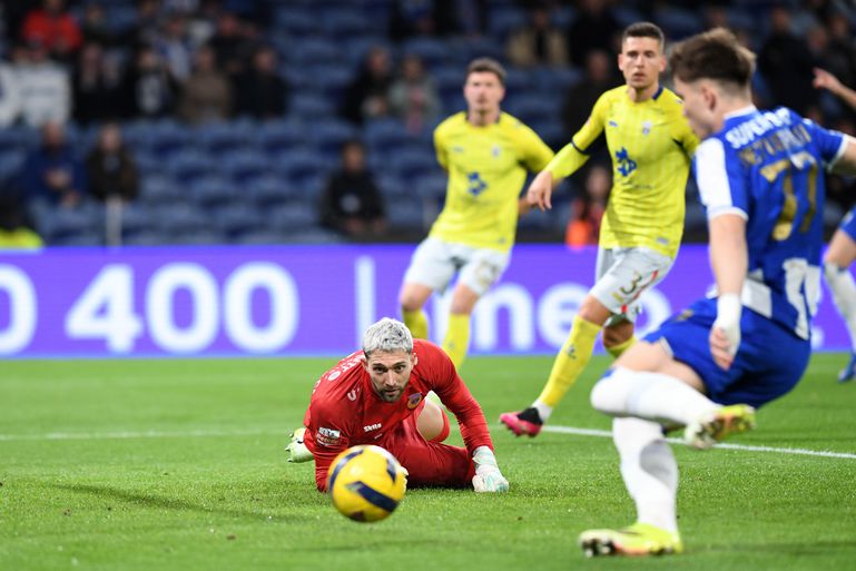 Pietuszewski marca no FC Porto-Arouca — Foto: Rogério Ferreira/KAPTA+