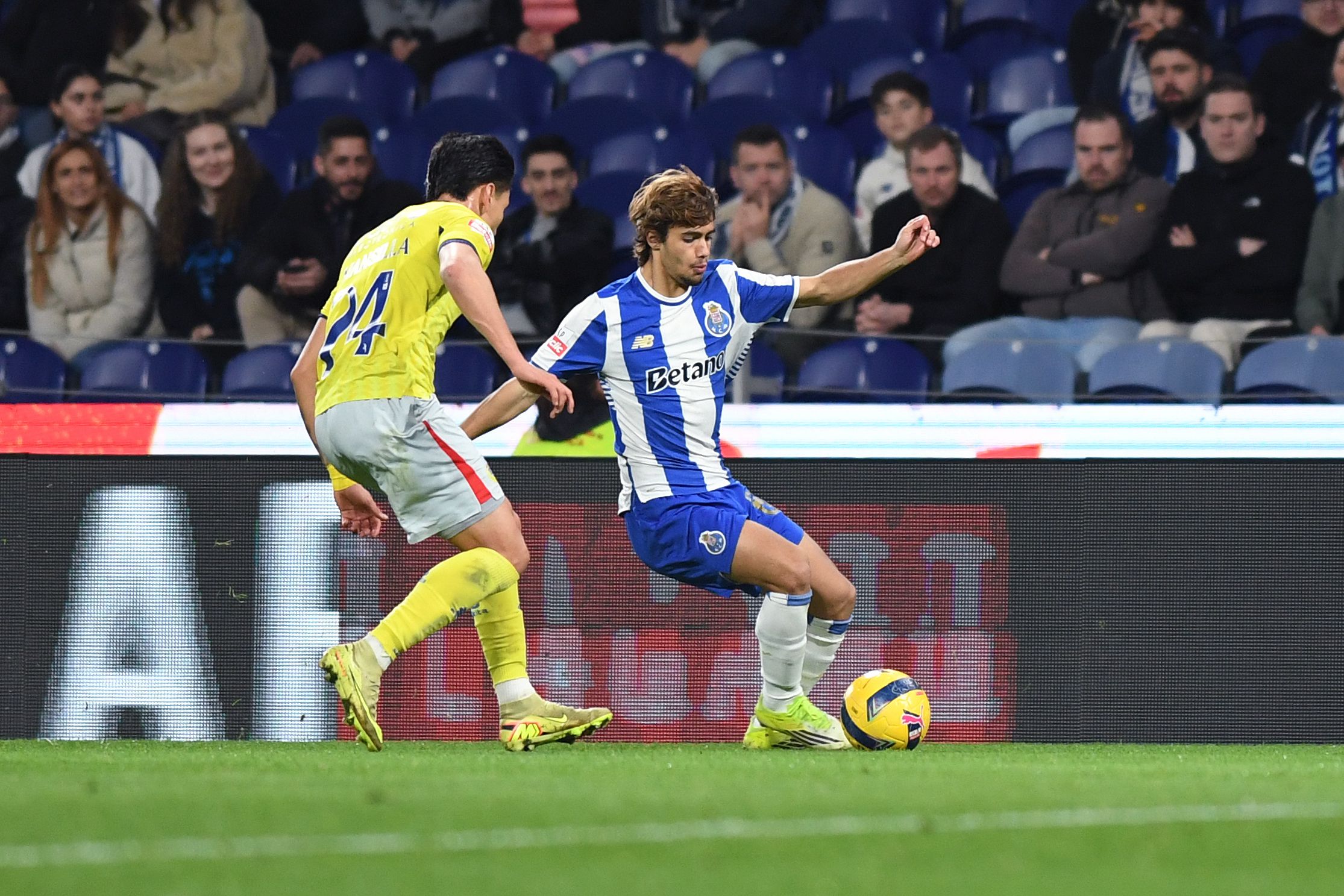 Rodrigo Mora no FC Porto-Arouca — Foto: Rogério Ferreira/KAPTA+