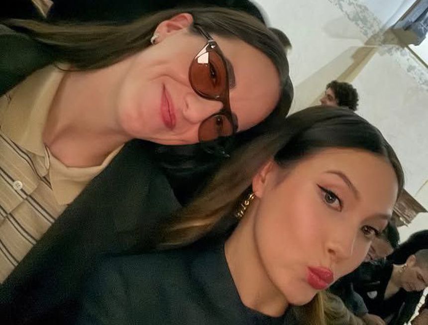 Eileen Gu marcou presença no desfile da Prada ao lado da superestrela da WNBA, Caitlin Clark. Instagram Eileen Gu