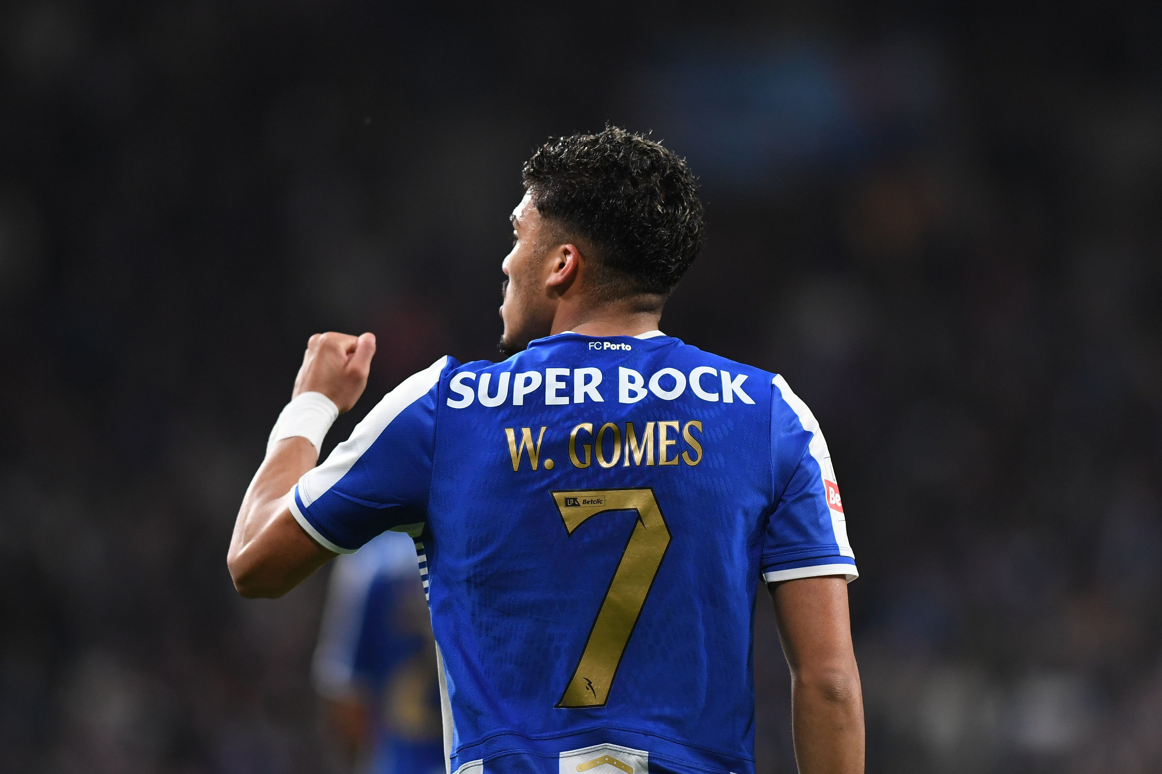 William Gomes festeja golo no FC Porto-Arouca — Foto: Rogério Ferreira/KAPTA+