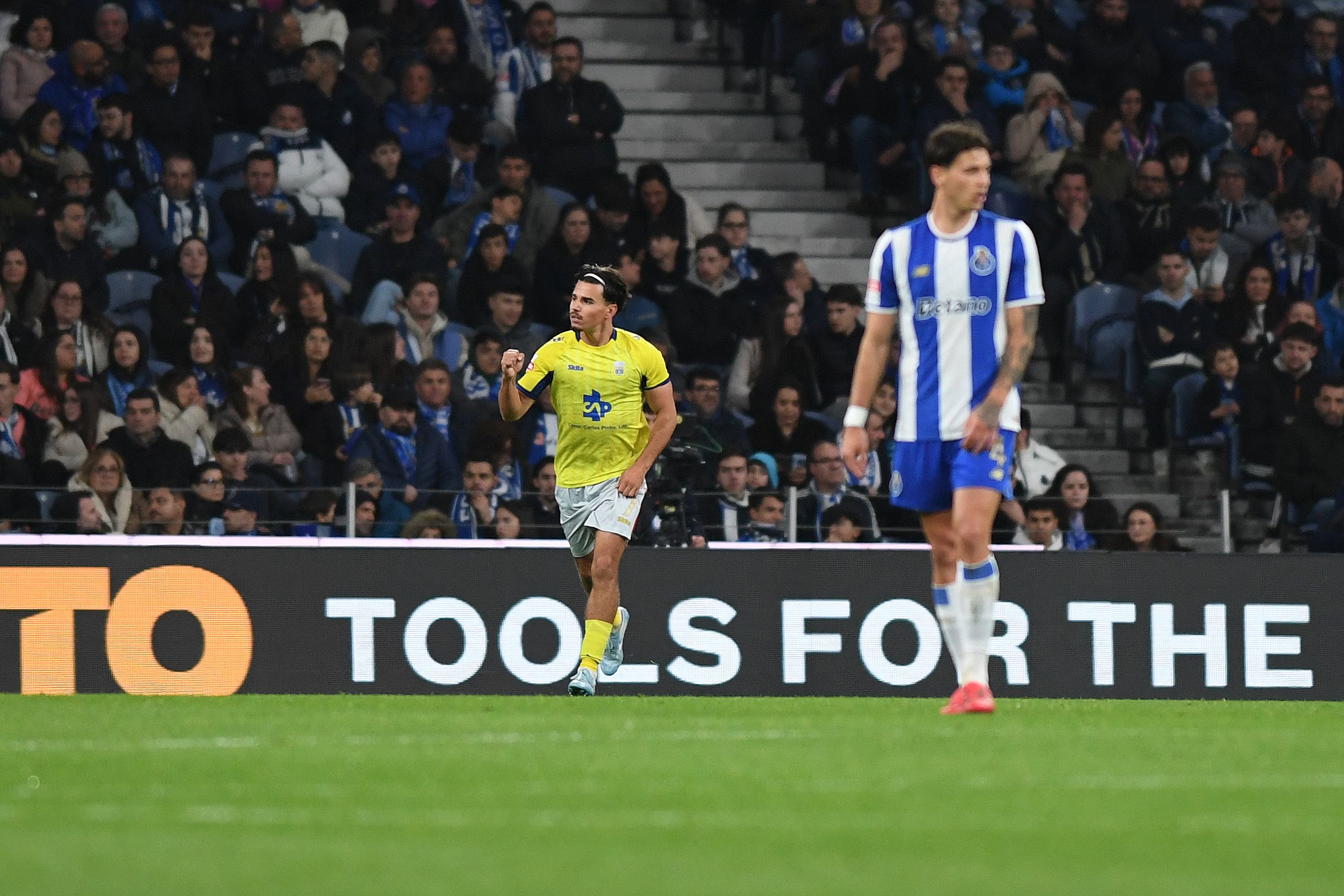 Nais Djouahra festeja golo no FC Porto-Arouca — Foto: Rogério Ferreira/KAPTA+