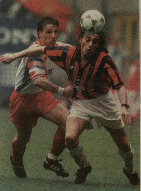 Campeão italiano pelo Milan: 1995/1996