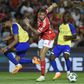 João Victor em ação num particular entre Benfica e Al Nassr, no Algarve — André Alves