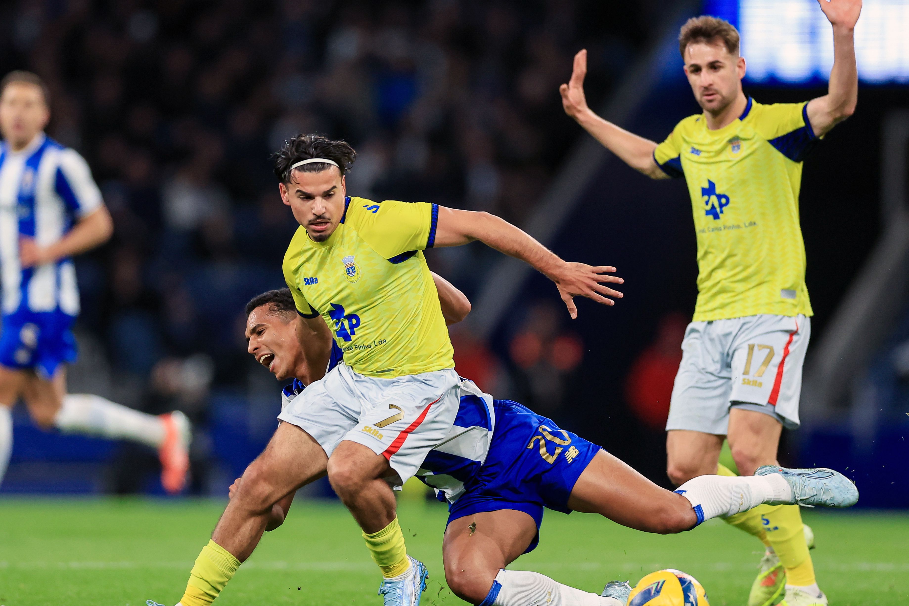 Extremo franco-argelino foi muito curto na análise ao embate com os azuis e brancos - Foto: José Coelho/LUSA